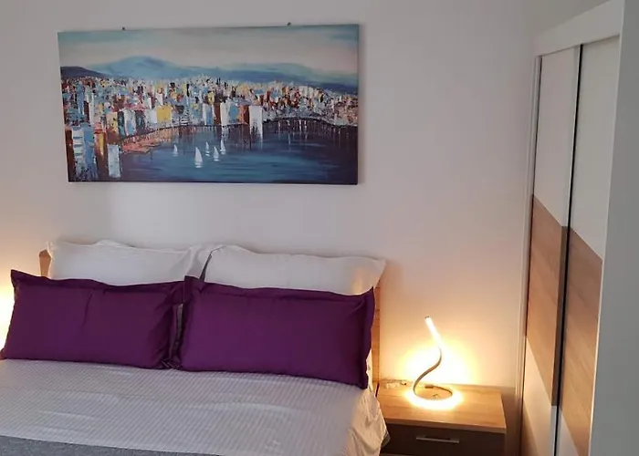 Apartment Salsa - Cozy Split