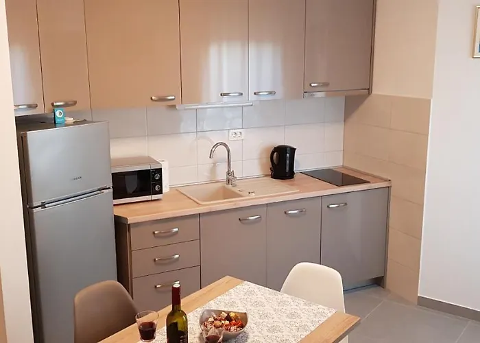 Apartment Salsa - Cozy Split