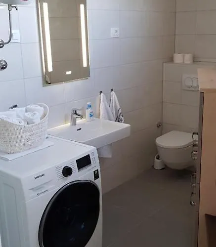 Apartment Salsa - Cozy Split