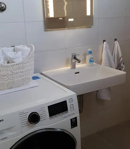 Apartment Salsa - Cozy Split